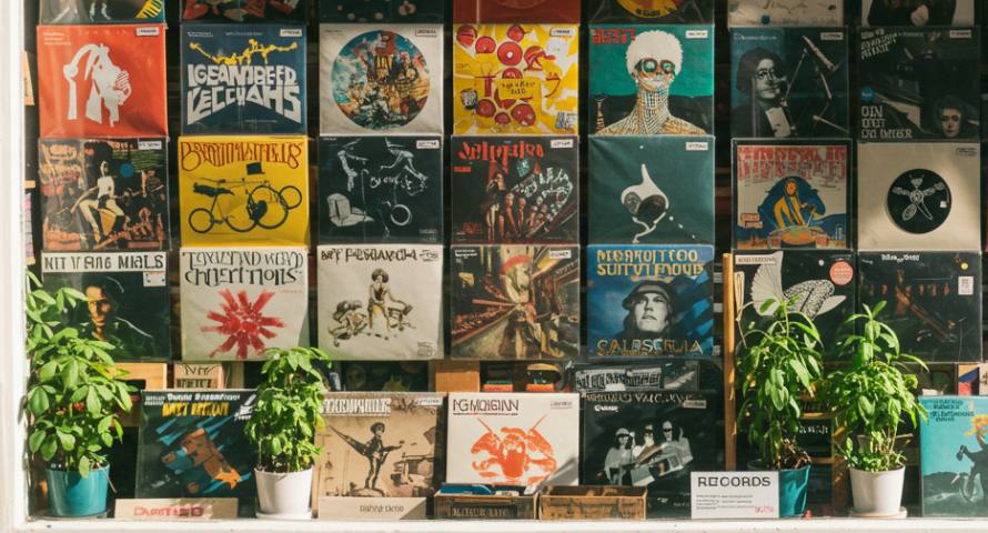 Schallplatten im Schaufenster: Noch heute lässt sich Vinyl in Hamburg kaufen