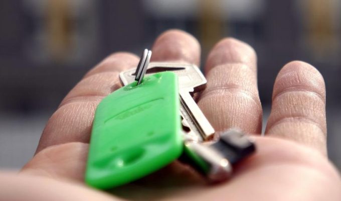 Schlüsselübergabe nach einem Immobilienverkauf
