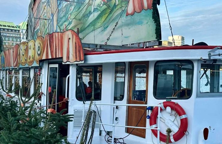 Märchenschiffe am Jungfernstieg: Eine Hamburger Weihnachtstradition