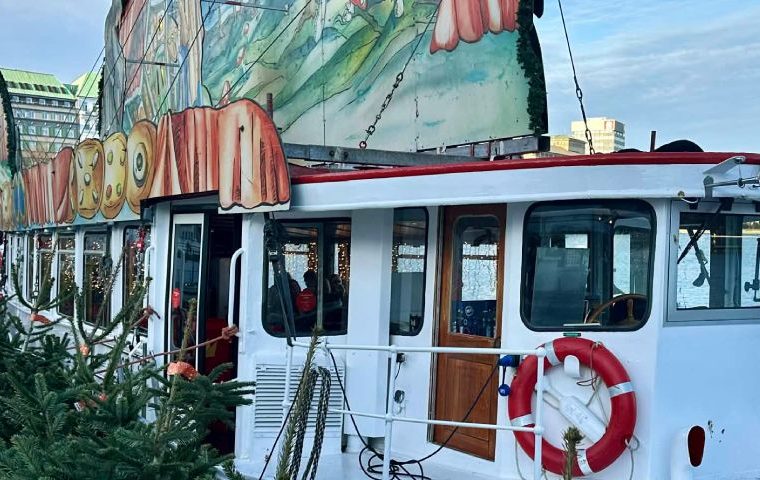 Märchenschiffe am Jungfernstieg: Eine Hamburger Weihnachtstradition